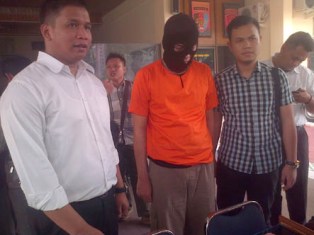 Polresta Pekanbaru Tangkap Tangan Mucikari Prostitusi Online di Hotel