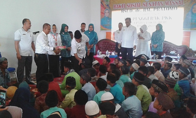 Bupati Rohil Hadiri Kegiatan Sunat Massal di RSUD DR Pratomo Bagansiapiapi