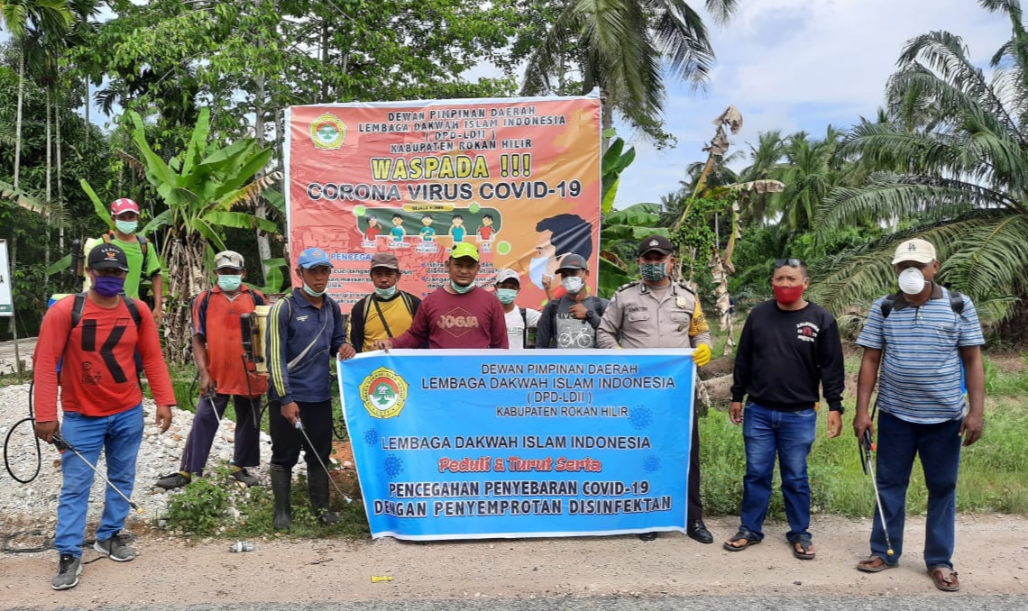 Wilayah Kepenghuluan Parit Aman Disemprot Cairan Disinfektan