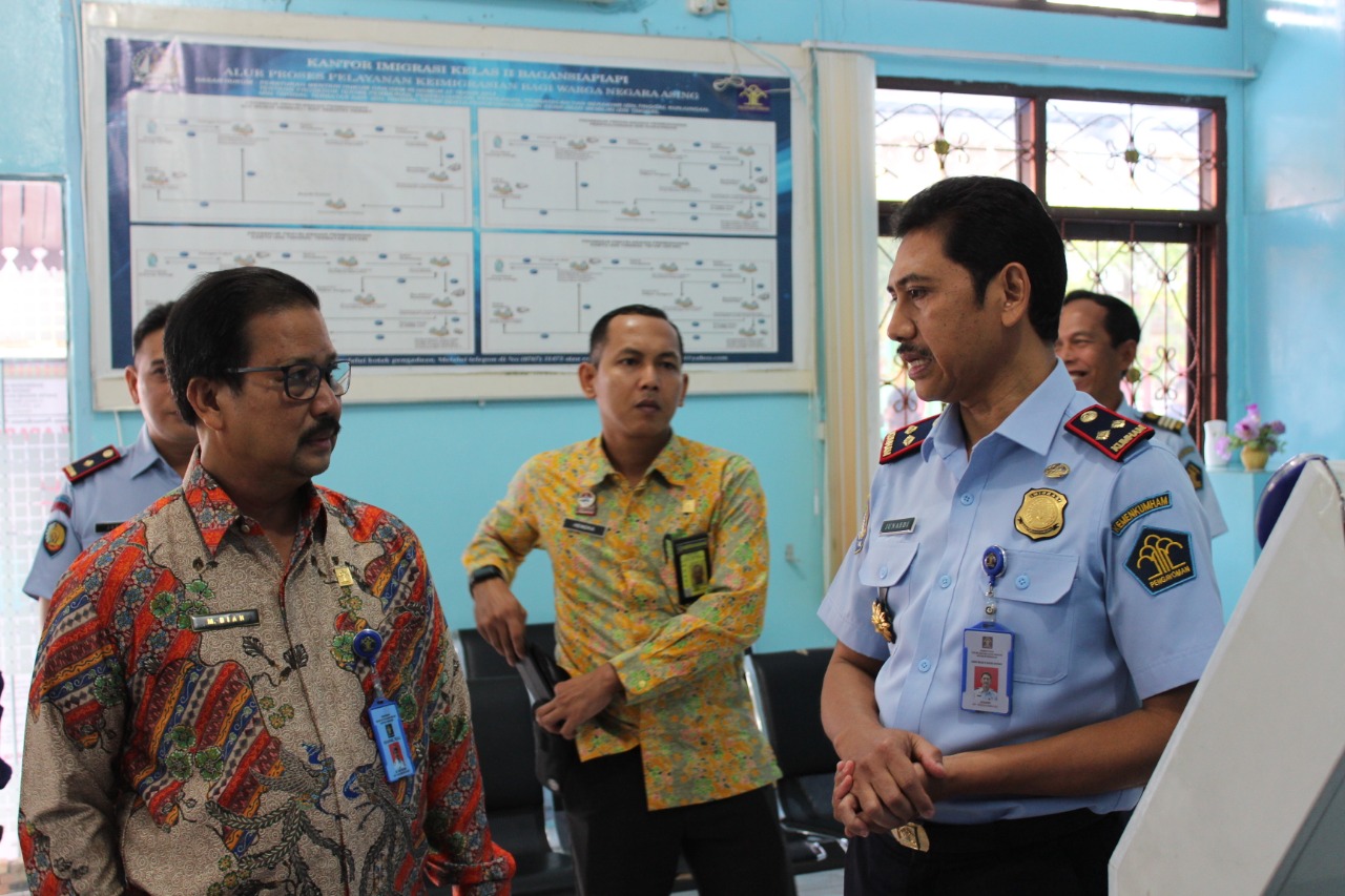 Kakanwil Kemenkum HAM Riau M Diah SH MH Kunjungi Imigrasi Rohil