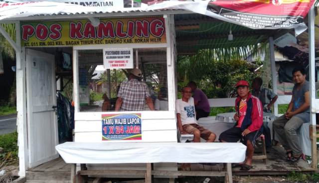 Support Kantibmas, Warga RT 011 Bagan Timur Bagansiapiapi Pasang WiFi di Pos Kamling