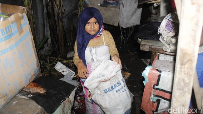 Videonya Viral, Begini Sosok Keseharian Nabila Bocah Pemulung