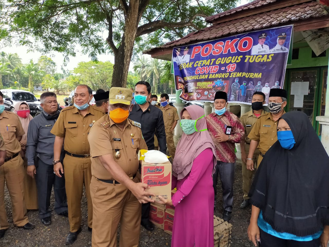 Wabup Rohil Jamiludin Hari Ini Serahkan Bantuan Sembako di Lima Kecamatan