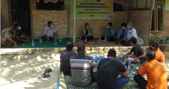 Tim Kukerta Integrasi Abdimas Unri Desa Sialang Palas Siak Kunjungi Kelompok Tani
