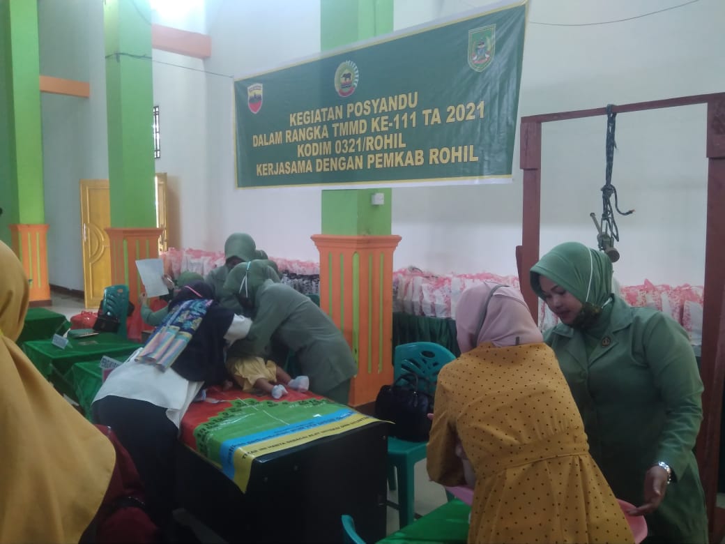 Persit KCK Cab. LXXVI Kodim 0321/Rohil dukung giat Posyandu TMMD ke-111