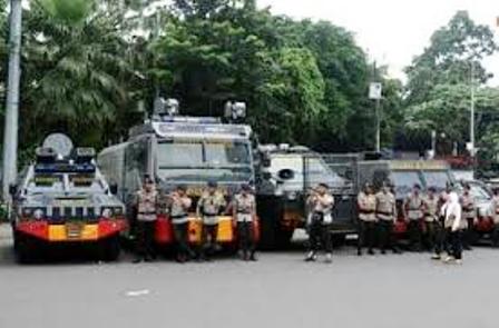 574 Aparat dan Water Canon Sudah Siaga di Kantor Gubri