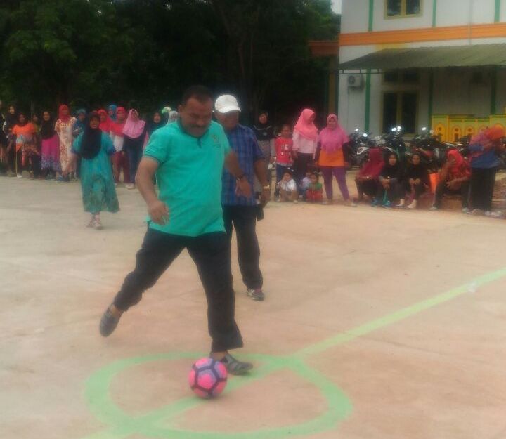 Jalin Silaturahmi Antar Staf, DLH Rohil Adakan Berbagai Perlombaan