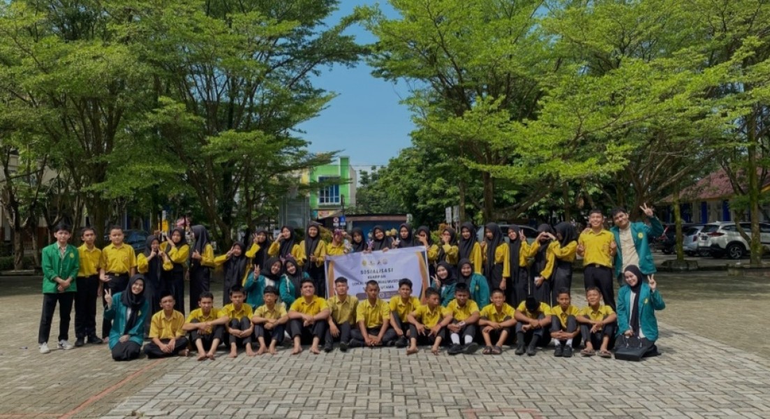 Mahasiswa UMRI Kenalkan Budaya Melayu Kepada Siswa SMP N34 Pekanbaru
