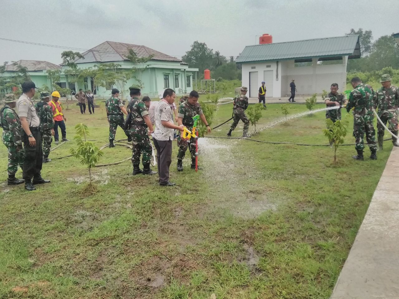 Dandim 0321/Rohil Sosialisasikan Penggunaan Alat Baru Pemadam Karlahut
