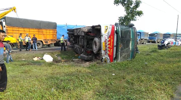 Bus Bintang Utara Terbalik 