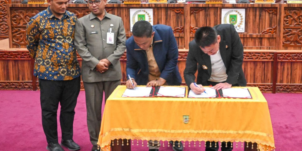 Bupati Rohil dan DPRD Tanda Tangani Nota Kesepakatan P-KUA PPAS APBD Tahun 2024