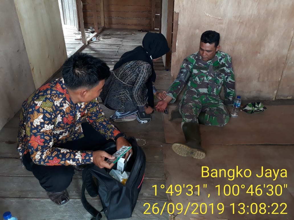 Puskesmas Bangko Jaya Periksa Kesehatan Tim Damkar Koramil 05 Rimba Melintang