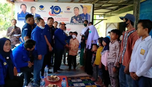 Meriahkan HUT Ke -X , DPD Partai Nasdem Rohil Bagi Sembako dan Santuni Anak Yatim Kecamatan Pekaitan