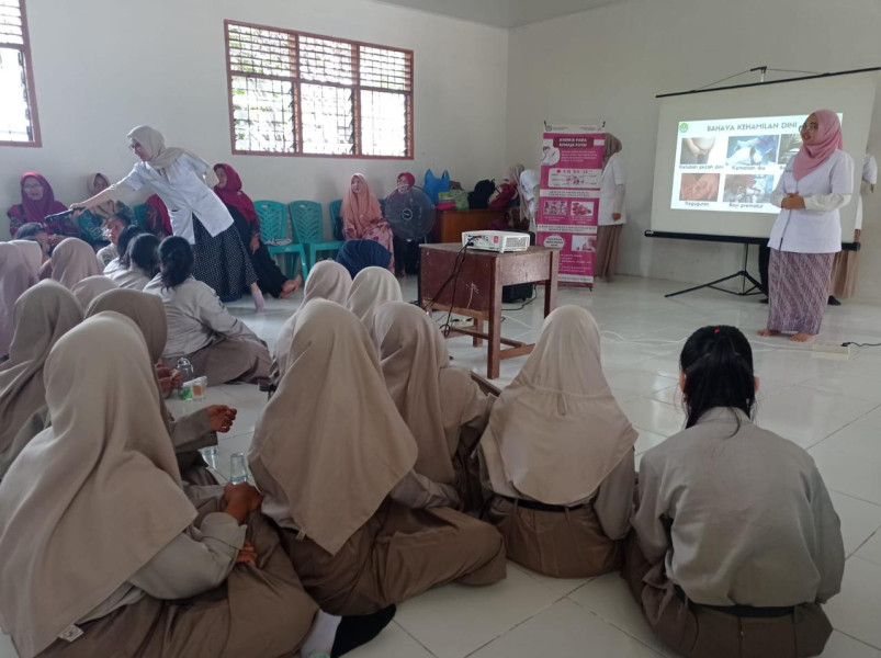 Dokter Muda FK UNRI Sosialisasikan Kesehatan Reproduksi dan Penyalahgunaan NAPZA ke Pelajar SMP