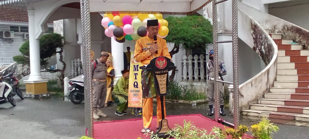 Bupati Rohil Afrizal Sintong Lepas Ribuan Peserta Pawai Ta'aruf MTQ ke XVIII Tingkat Kabupaten