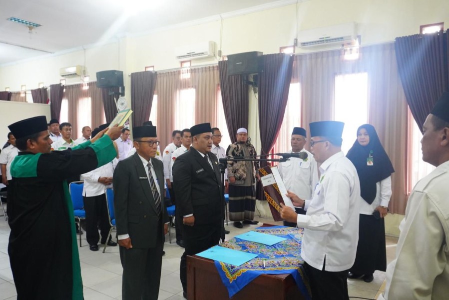 Kakankemenag Kota Pekanbaru Lantik Pejabat Eselon IV Kakankemenag Kota Pekanbaru Lantik Pejabat Eselon IV