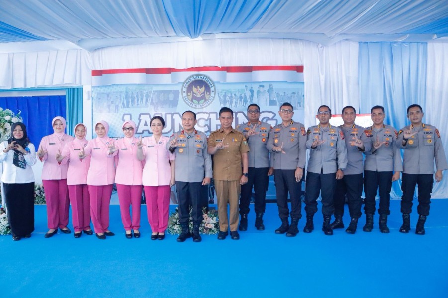 Kapolda Riau Resmikan SPPG Bhayangkari, Kapolres Kampar : Bukti Nyata Polri Peduli Gizi Anak Bangsa Kapolda Riau Resmikan SPPG Bhayangkari, Kapolres Kampar : Bukti Nyata Polri Peduli Gizi Anak Bangsa