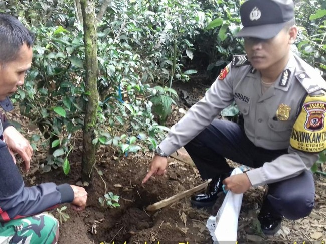 Bayi Ini  Lolos dari Maut Setelah Dikubur Ibunya Hidup-hidup