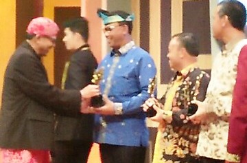 Bupati Rohil Suytno Menuai Sanjungan!! Prestasi Anugrah Pesona Indonesia