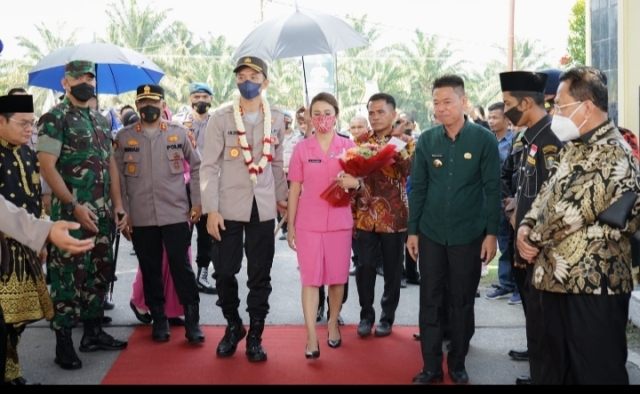 Sambut Kapolres Baru, Bupati Harap Andrian Pramudianto Betah di Rohil