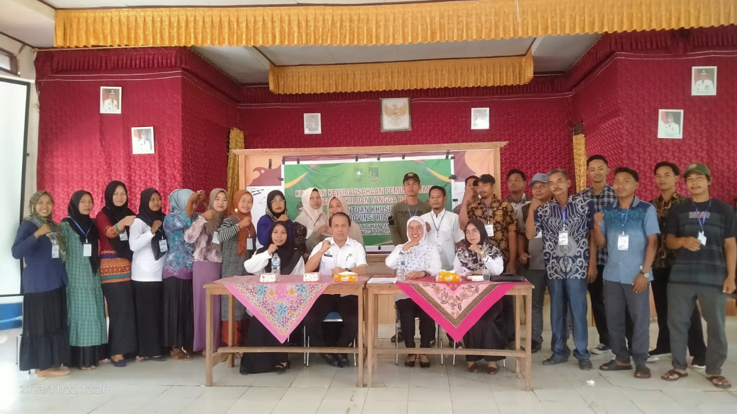 Kadis PMD Rohil Berikan Materi Kewirausahaan Pemuda Kepenghuluan Labuhan Tangga Baru
