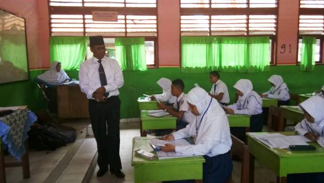 Bupati Rohil Pantau Pelaksanaan UN Tingkat SMP
