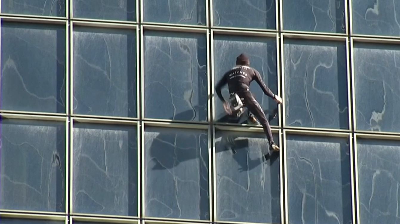 Panjat Menara Tertinggi, Spider Man Prancis Dibekuk