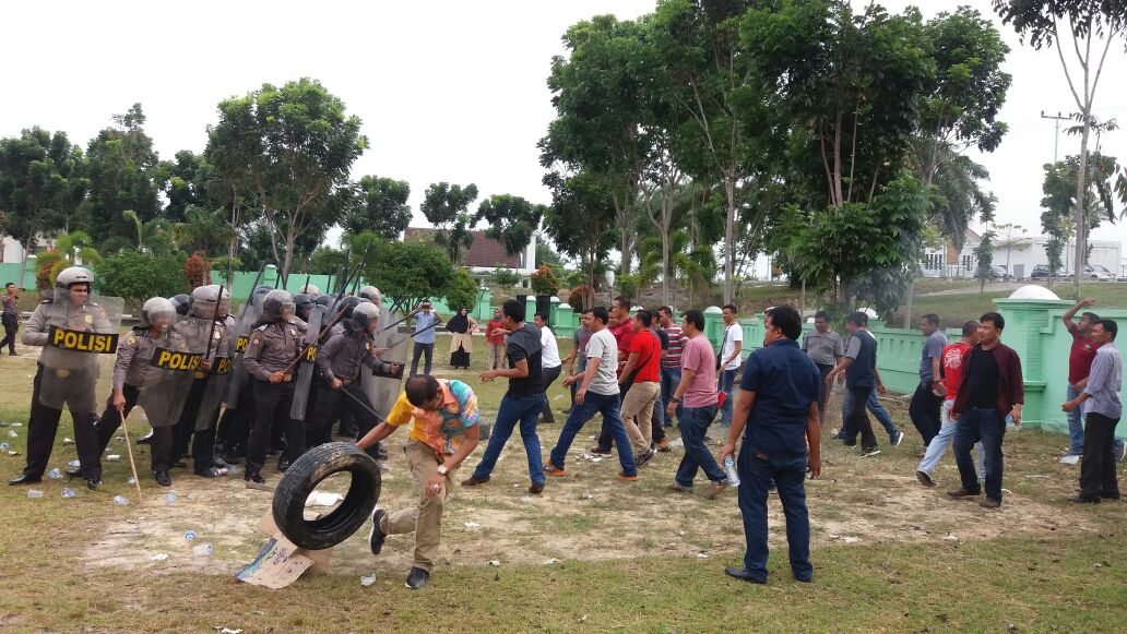 HEBAT! Dalam Sekejap Huru hara di PN Rohil Dapat Diamankan Tim Dalmas Polres