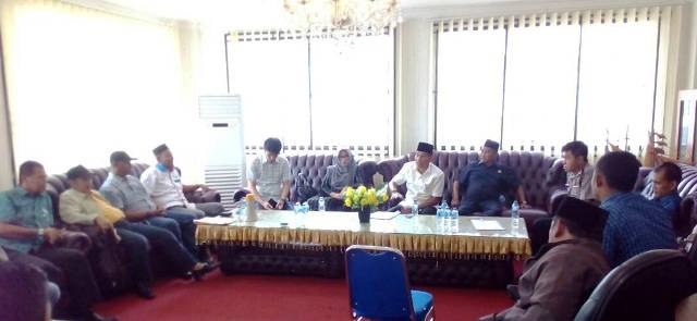 Ketua DPRD Rohil Dapat Aduan Pungli, Ini Korbannya...