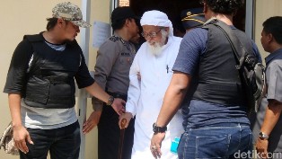 Tim Pembela Muslim Tepis Kaitan Abu Bakar Baasyir dengan Bom Thamrin