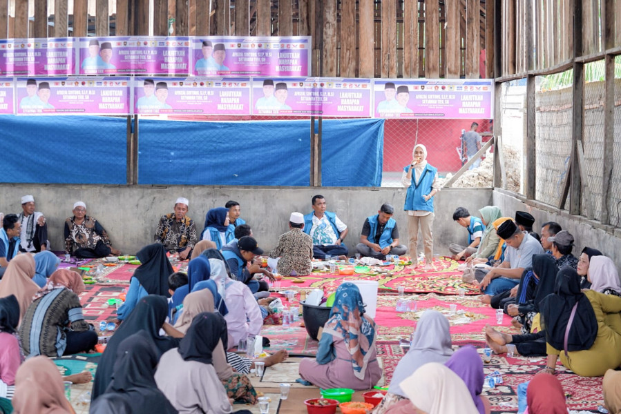 Sepekan dilantik sebagai DPRD Riau, Nalladia Ayu Rokan Makan Bersama Masyarakat Rimba Melintang