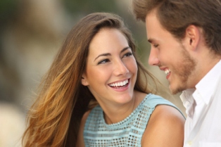 7 Kalimat Romantis Selain I Love You yang Juga Perlu Dikatakan Pada Pasangan