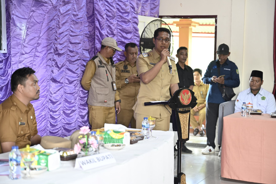 WABUP ROHIL DORONG PRIORITAS PEMBANGUNAN AULA KANTOR CAMAT