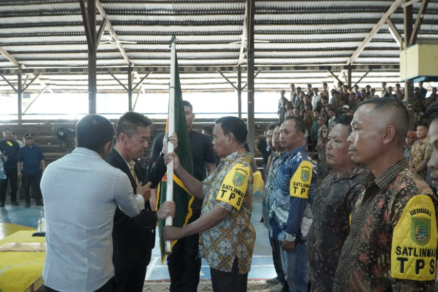 Lantik 1.304 Satlinmas Dari 7 Kecamatan, Bupati Rohil : Satlinmas Mampu Memberikan Rasa Aman Lantik 1.304 Satlinmas Dari 7 Kecamatan, Bupati Rohil : Satlinmas Mampu Memberikan Rasa Aman