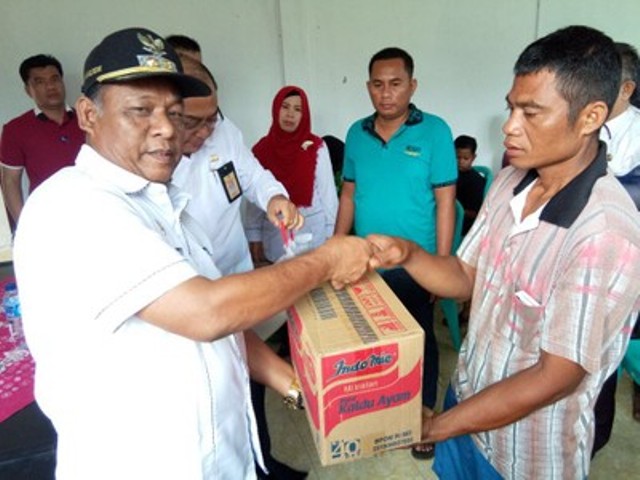 Plt Bupati Rohil Drs Jamiludin Beri Bantuan Korban Kebakaran Di Kecamatan Bangko