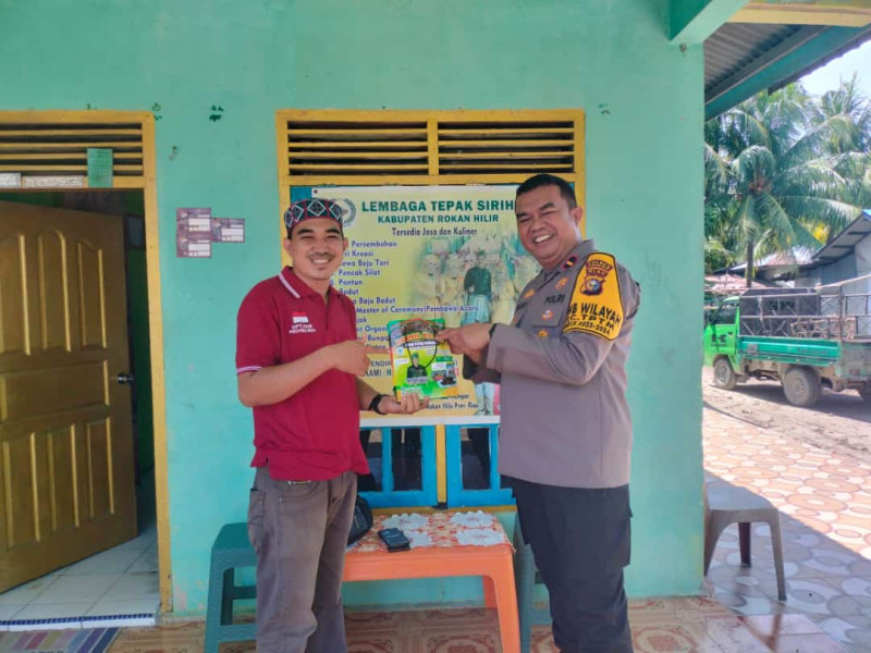 Kapolsek TPTM Sambangi UMKM Dodol Ketan Ayam Putih Pungguk Kapolsek TPTM Sambangi UMKM Dodol Ketan Ayam Putih Pungguk