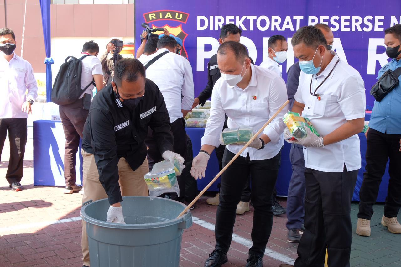 Lagi, Polda Riau Musnahkan Ratusan Kilogram Shabu Dan Ribuan Butir Pil Ektasi
