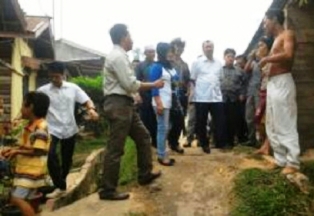 Syamsuar Janjikan Bangun Jalan Menuju Pasar Minas Tahun Depan