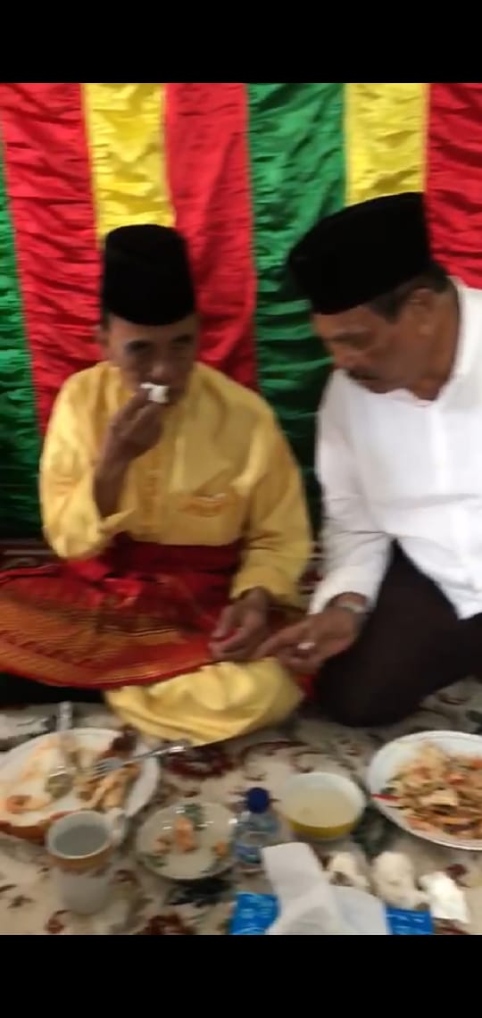 Bisik -bisik, Azhar Sakban Disisi Anas Ma'amun ada apa.?