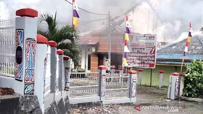 Gedung DPRD Papua Barat di Manokwari Dibakar Pendemo