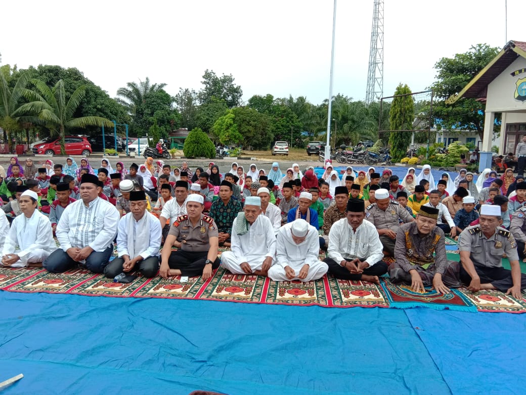 Minta Turun Hujan, Polsek Pujud Bersama Masyarakat Gelar Sholat Istisqa'