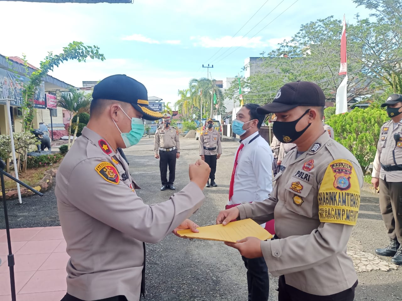 Berdedikasi Tinggi, Kapolsek Berikan Reward Kepada Personil