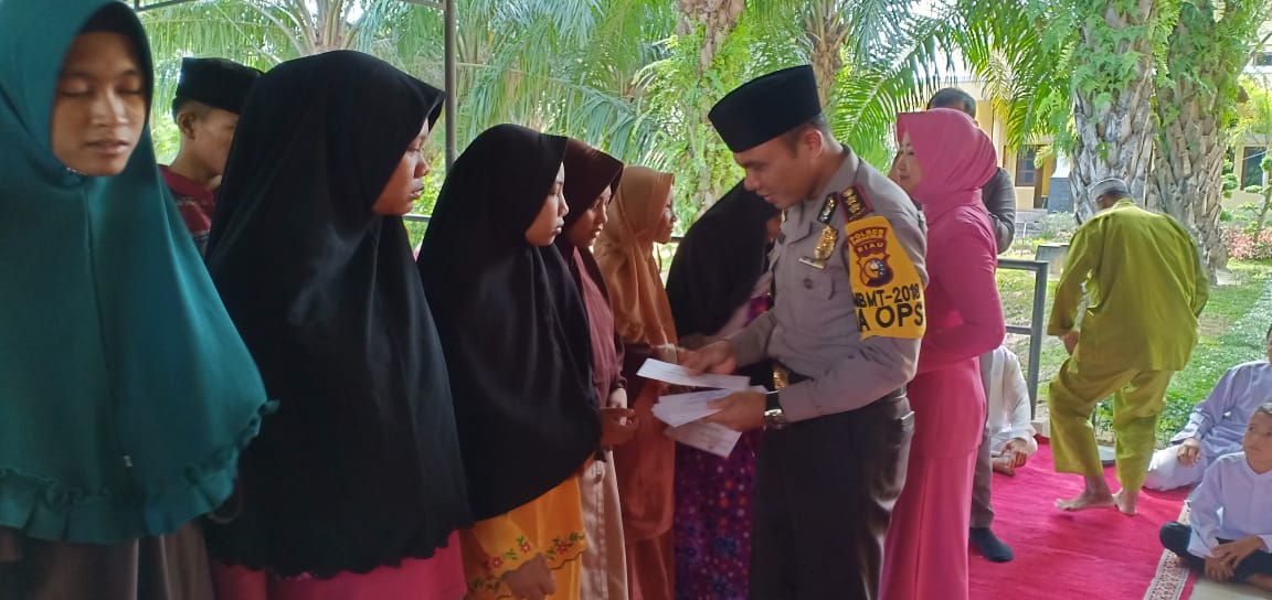 Kapolres Rohil ! Alhamdulilah Sebesar 113 Juta Zakat Kita Berikan Ke Warga  Tidak Mampu