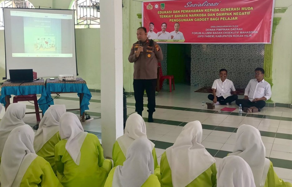Pelajar SMAN 2 Bangko Diberi Edukasi Bahaya Narkoba dan Bijak Bermedia Digital oleh FABEM Rohil