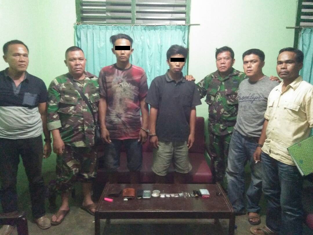 Intel Kodim 0321 dan Koramil Bagan Sinembah Tangkap Pengedar Sabu-sabu Intel Kodim 0321 dan Koramil Bagan Sinembah Tangkap Pengedar Sabu-sabu