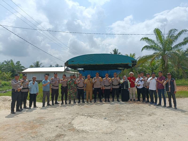 Kompi Siaga Power On Hand Polres Rohil Kawal Pemilu Ulang di TPS 01 Sei Manasib