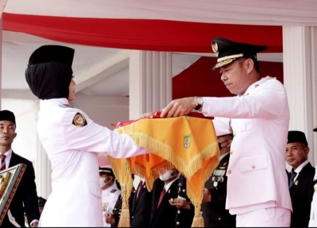 Memperingati HUT Ke - 77 Republik Indonesia, Pemkab Rohil Gelar Upacara Pengibaran Bendera