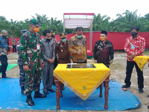 Bupati Suyatno Resmikan Pasar Tuk La Hasym Bupati Suyatno Resmikan Pasar Tuk La Hasym