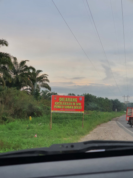 Spanduk Lucu Polres Rohil: Dilarang Kecelakaan Disini, Pemilu Sudah Dekat