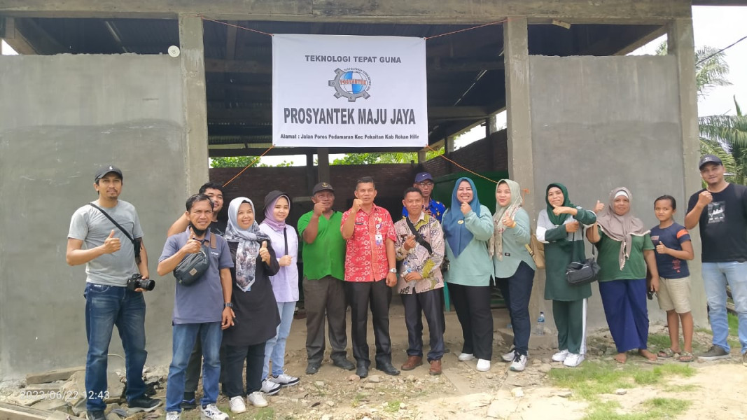Dinas PMD Rohil Bersama Kru TVRI Kunjungi Workshop TTG Posyantek Maju Jaya Milik Gunawan